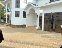 Kigali Unfurnished family Villa for rent in Gacuriro  - Image 3