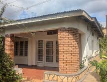 Kigali House and big plot for sale in Gikondo - Image 2