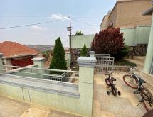 Kigali house for sale in Karembure - Image 3