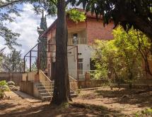 kigali Large Residential Plot with Old House for Sale in Kimihurura OnTarmac Road - Image 3